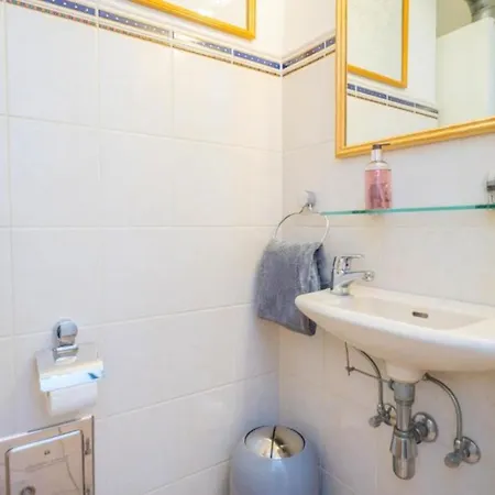 Grosse In Perfekter Lage Mit Balkon! * Westerland