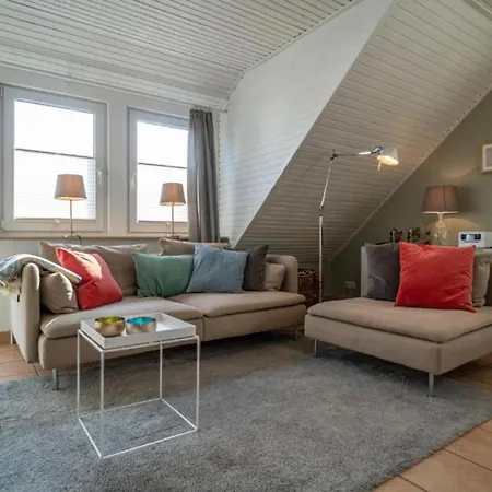 Grosse In Perfekter Lage Mit Balkon! *