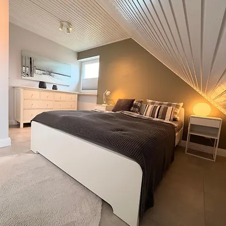 Grosse In Perfekter Lage Mit Balkon! *