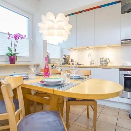 아파트 Grosse In Perfekter Lage Mit Balkon! 베스터란트